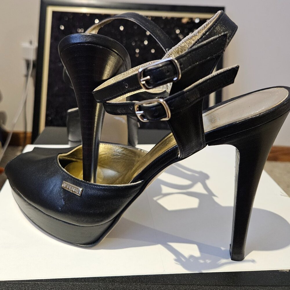 GF Ferre black double strap peep-toe sandals. size 8.5